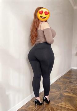 Bellísima tetona y culona